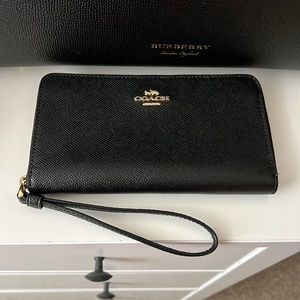 NWOT- Coach Accordion Zip Wallet With Wristlet Strap